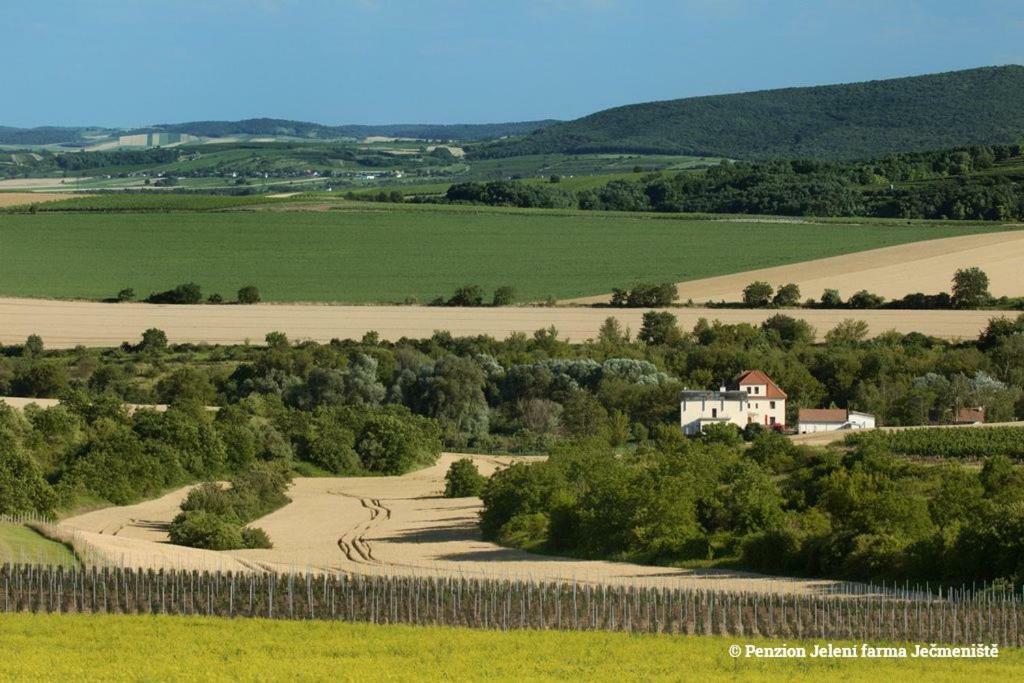 Jeleni Farma Jecmeniste Vrbovec Bagian luar foto