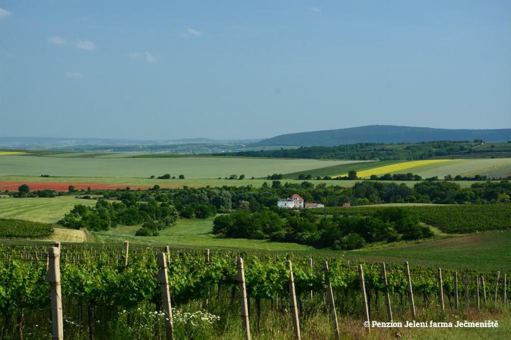 Jeleni Farma Jecmeniste Vrbovec Bagian luar foto