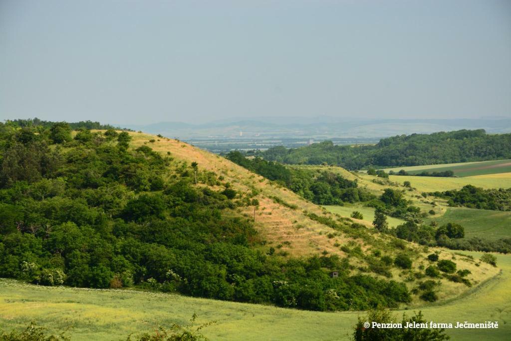 Jeleni Farma Jecmeniste Vrbovec Bagian luar foto