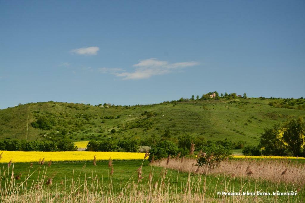 Jeleni Farma Jecmeniste Vrbovec Bagian luar foto